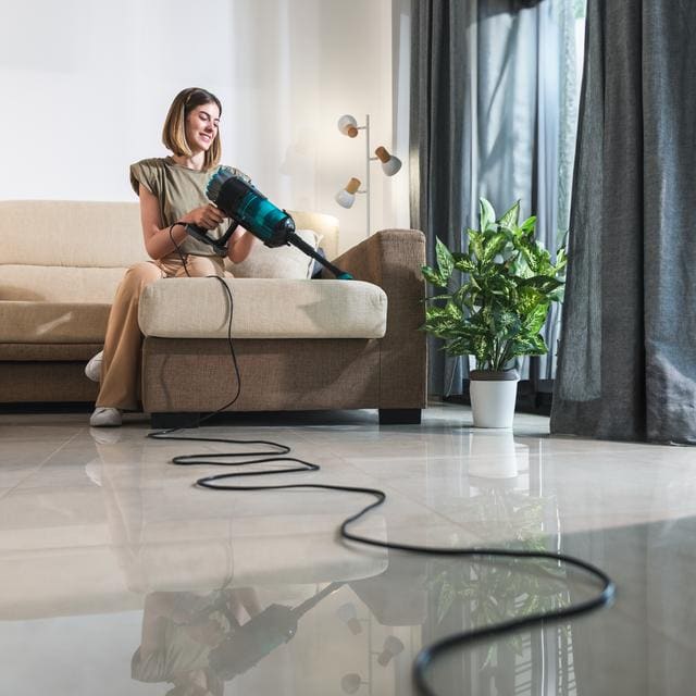 Aspirador vertical com cabo Conga 700 PowerHead com potência