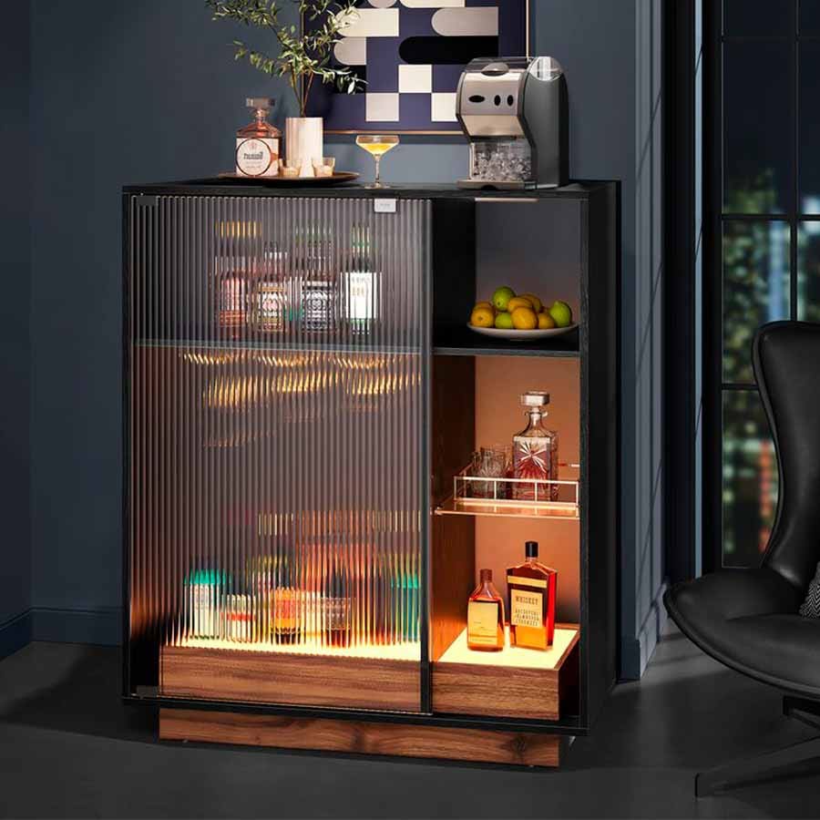 Garrafeira para vinhos com iluminação e porta de vidro canelado