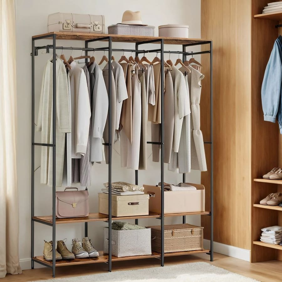 Guarda roupa aberto, suporte